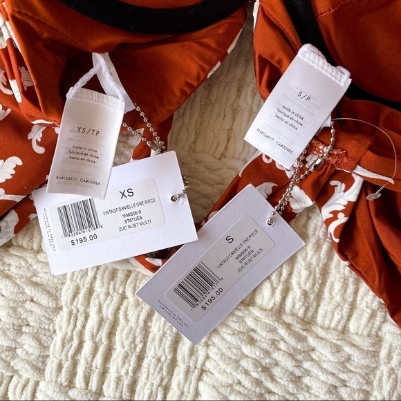 WeWoreWhat Danielle Statues OP XS - Picture 6 of 12